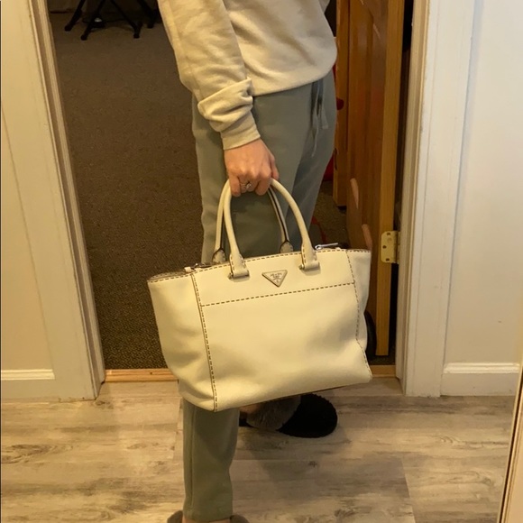 Authentic pre-owned Prada bag excellent condition - Picture 9 of 10